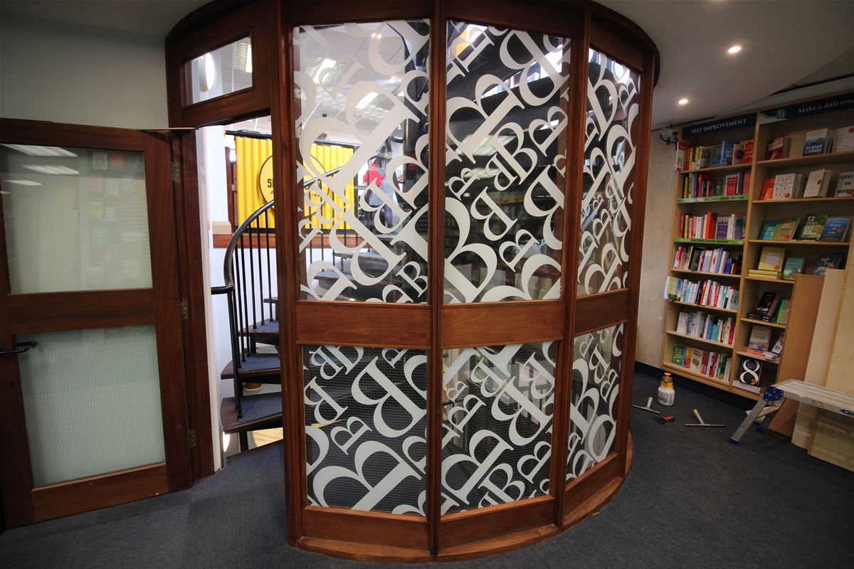 GRAPHICS & SIGNAGE