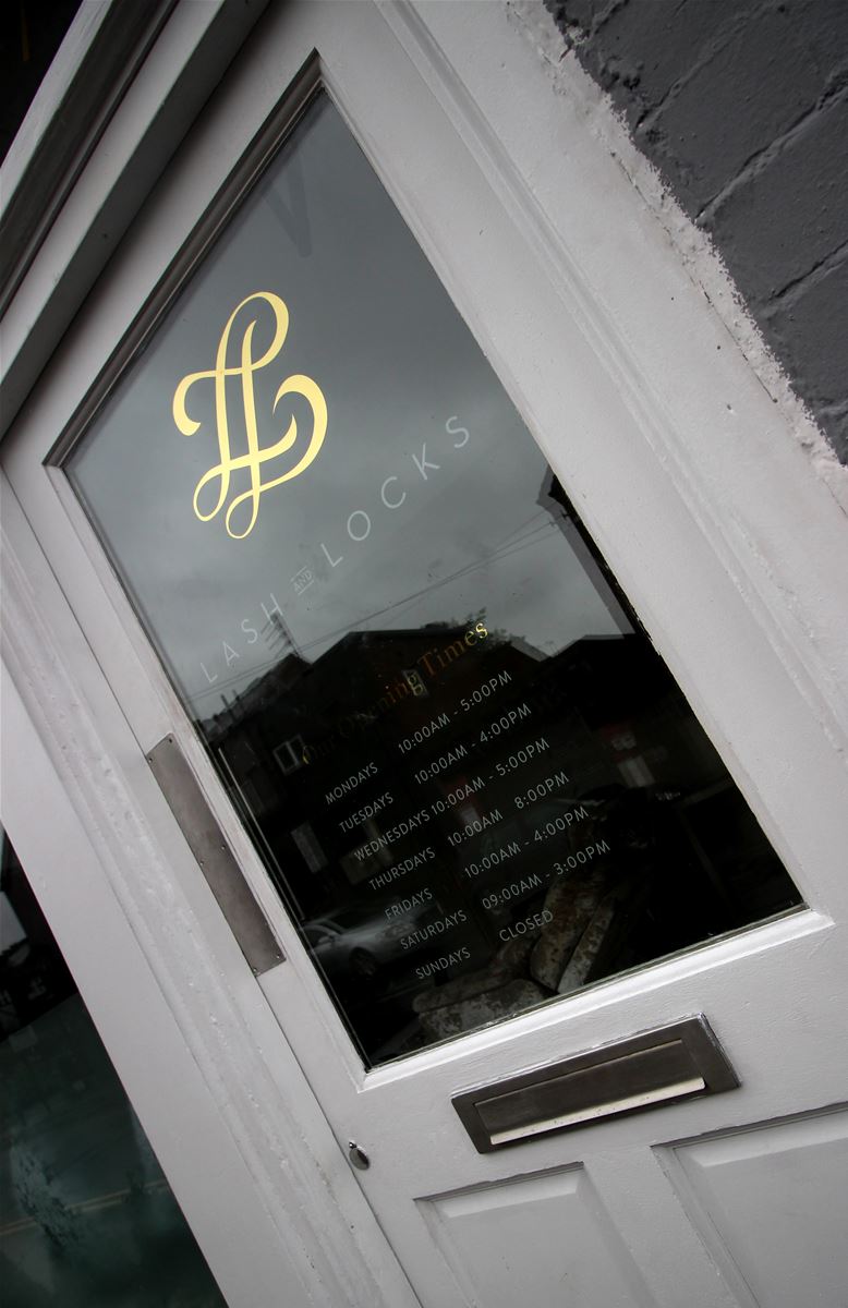 GRAPHICS & SIGNAGE