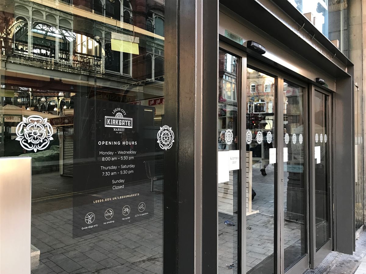 GRAPHICS & SIGNAGE